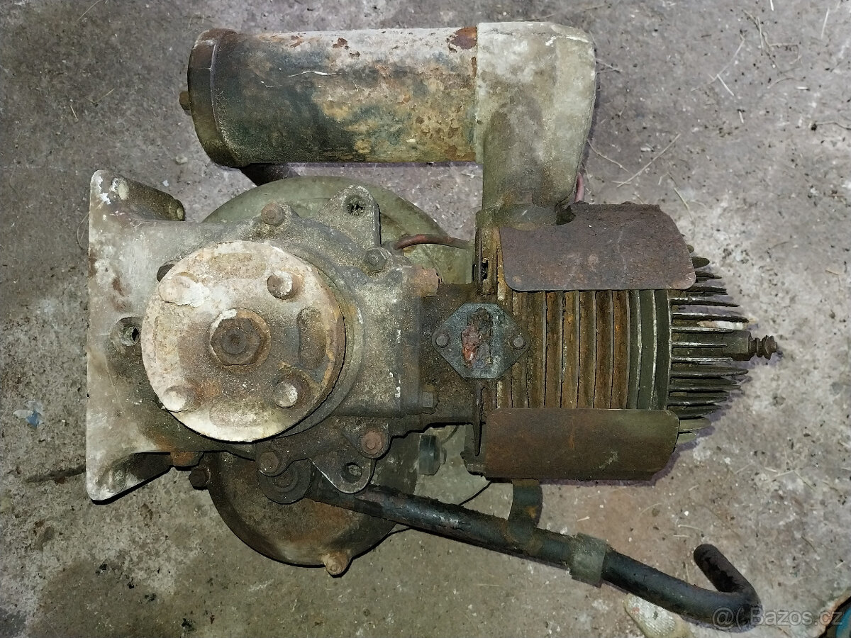 Prodám motor - veterán. - 2