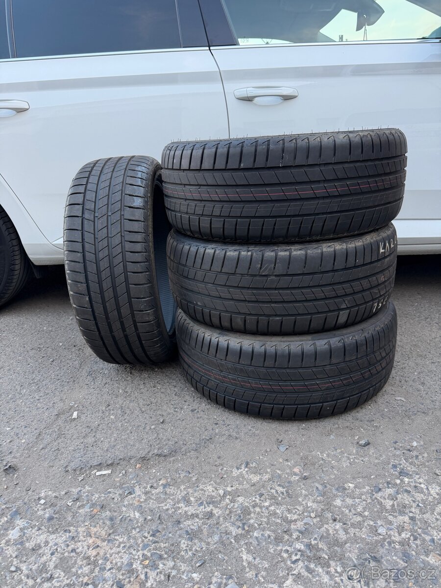 Prodám letni pneu 225/40/19 - 2