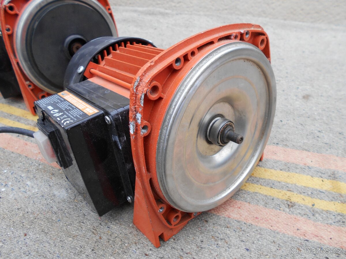Elektromotor patkový - příruba - 2