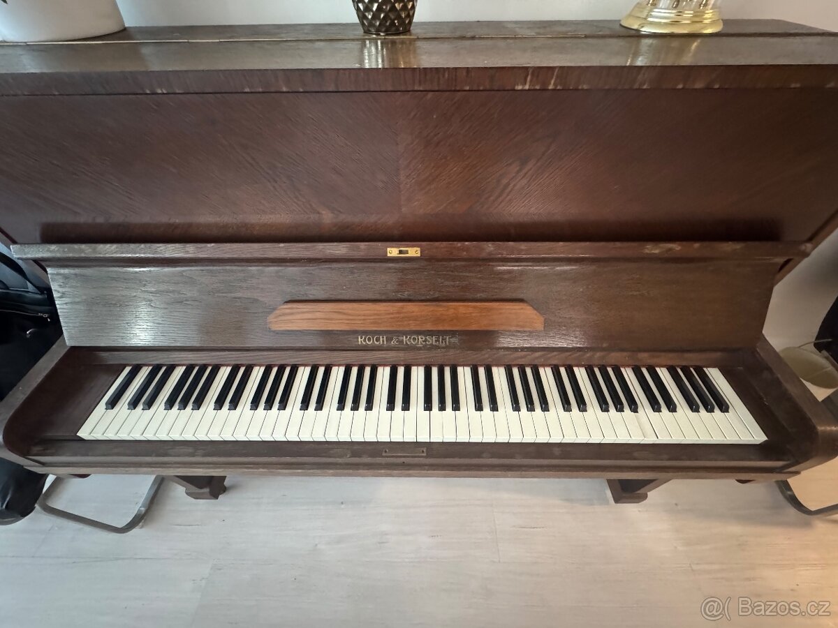 Pianino/klavír Koch a Korselt. - 2