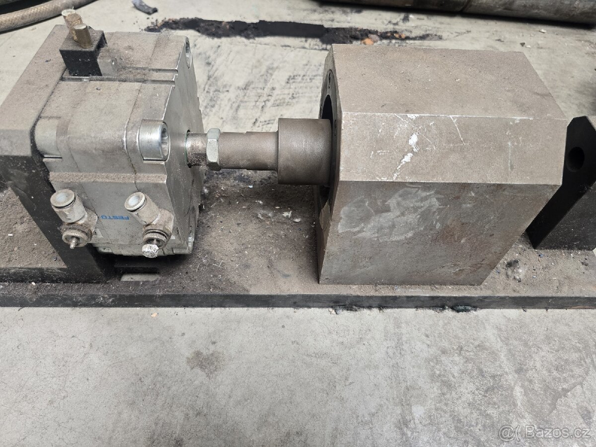 Pneumaticky motor a podstavec - masivní - 2