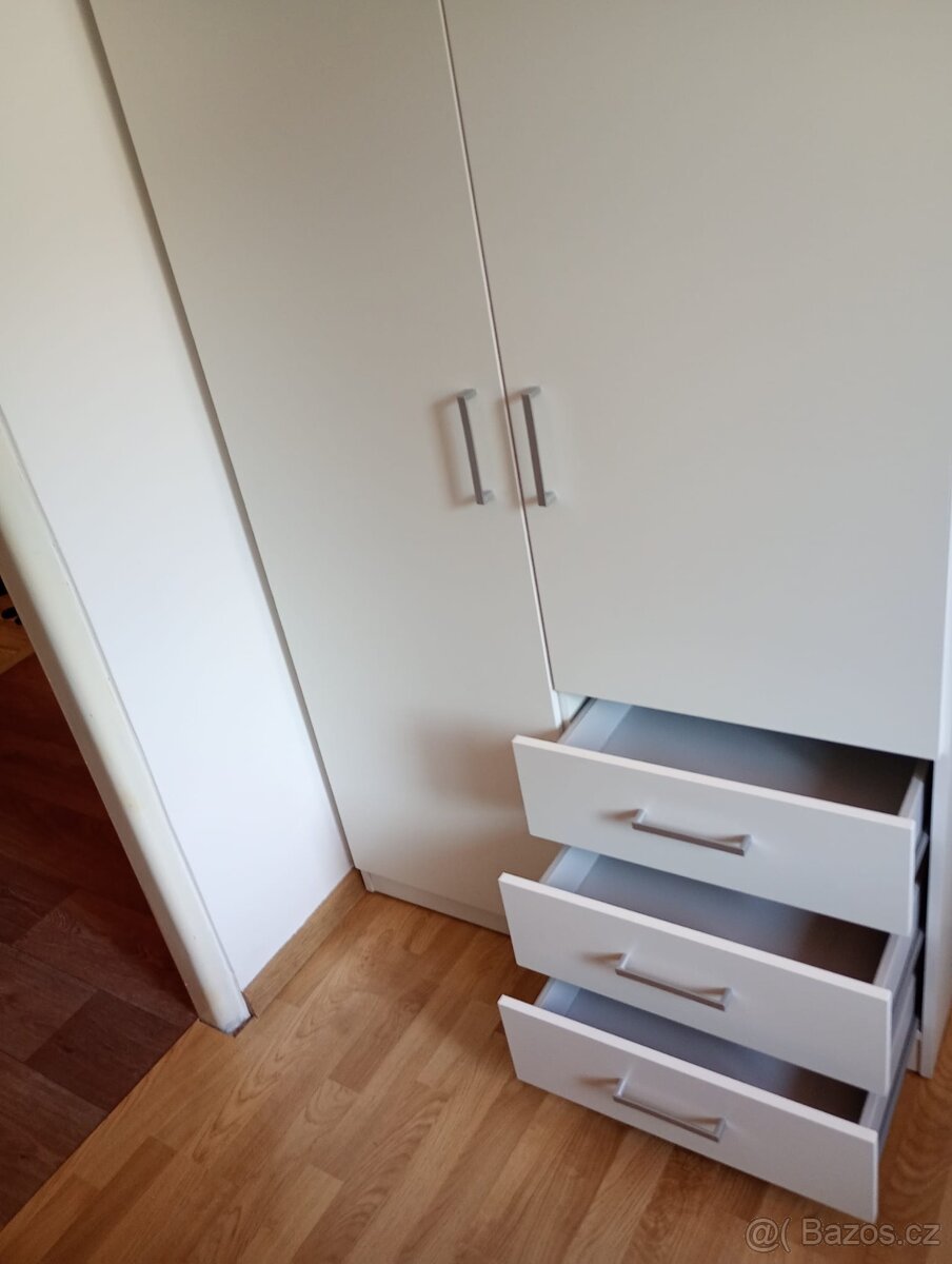 Šatní skříň - 2