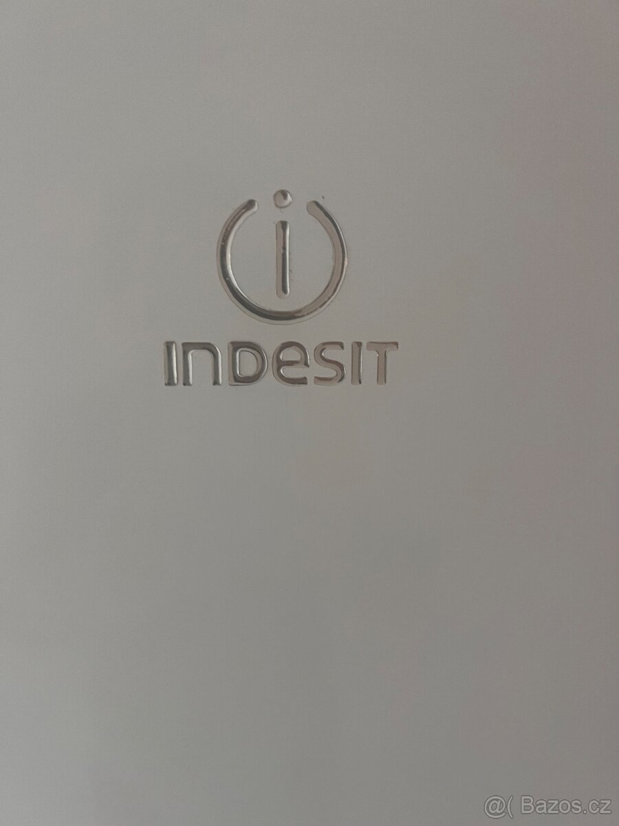 Lednice s mrazákem Indesit - 2