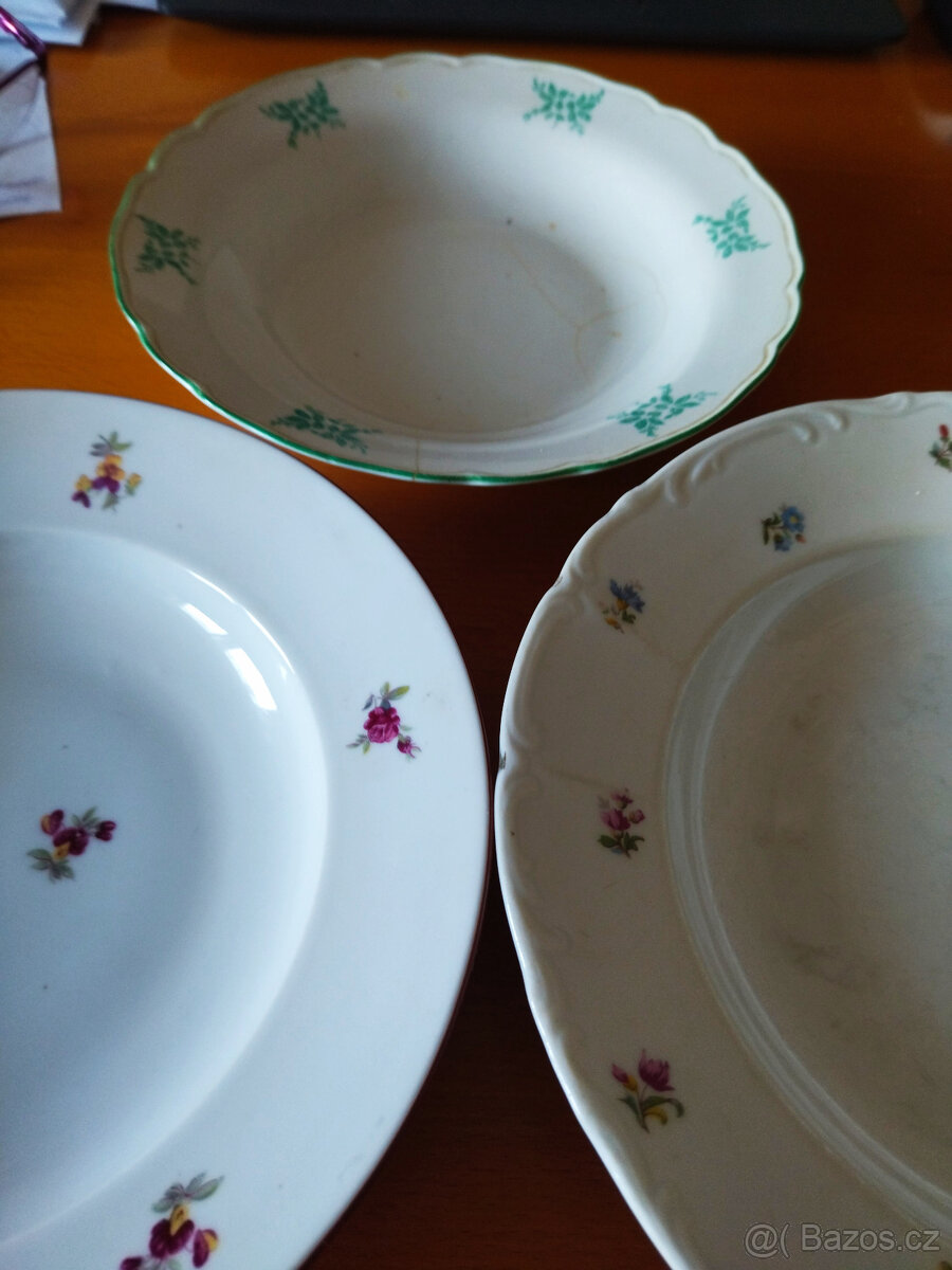 Věci z půdy - retro talíře, cukřenka,skleničky od hořčice,hr - 2