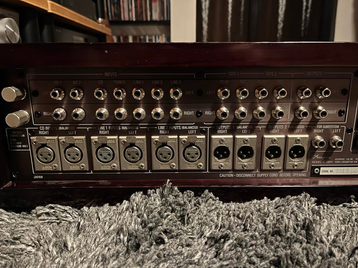 Accuphase C-280V - 2