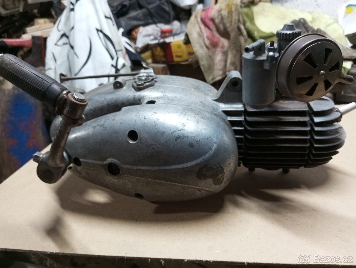 Jawa 550, 555 pařez motor - 2