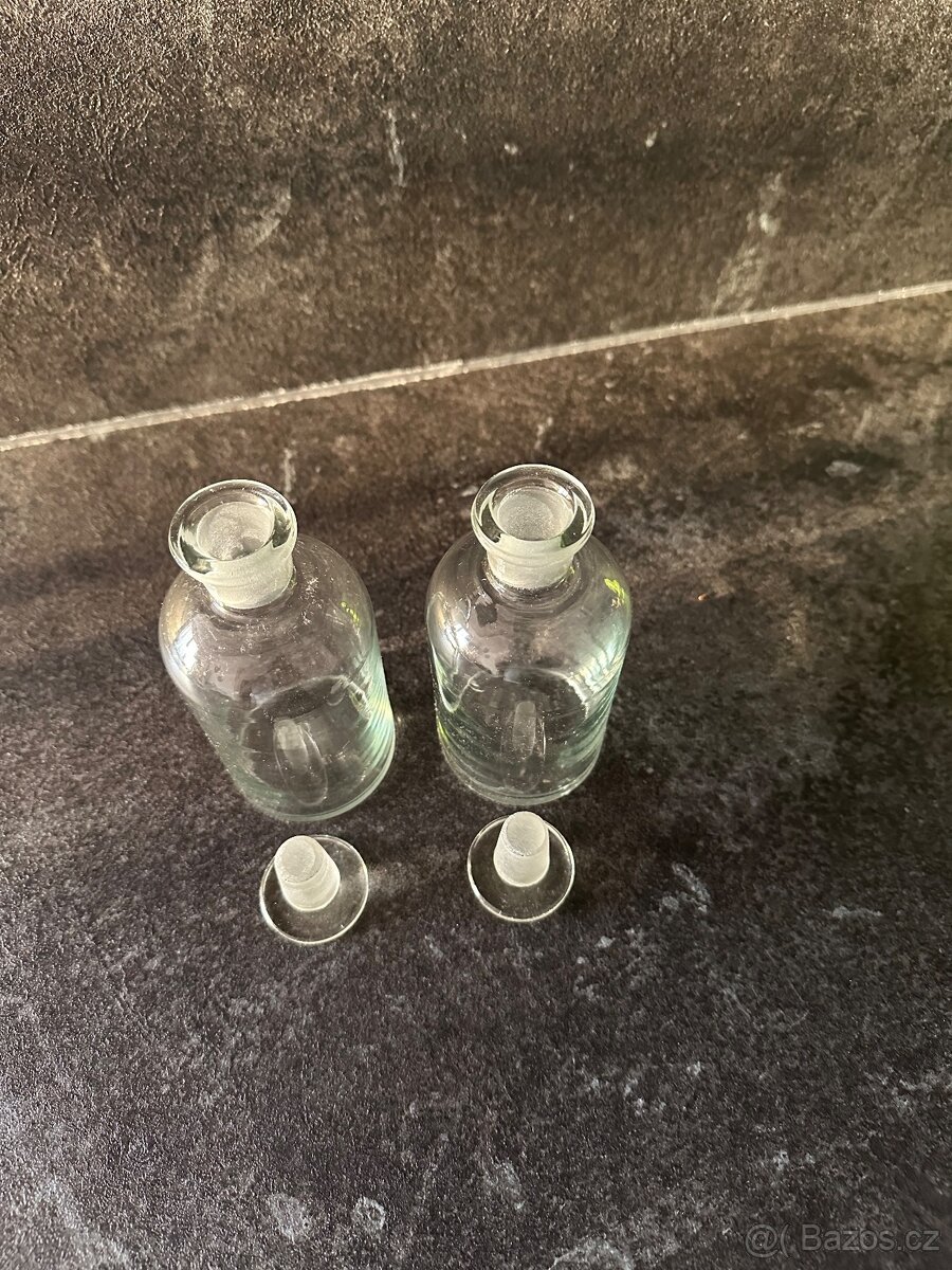 Skleněné lékařské dózy z 19. století - 2