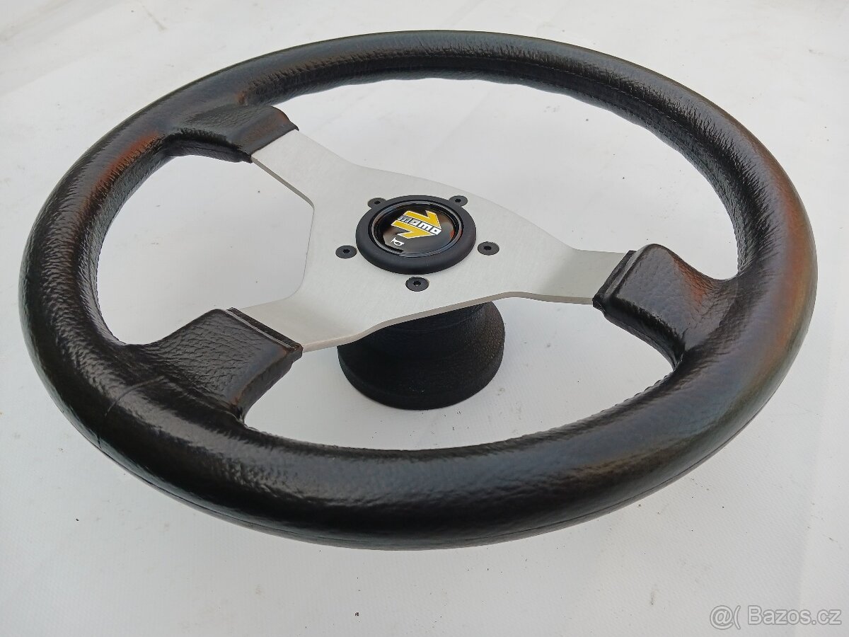 Dobový italský sportovní volant Momo - 2