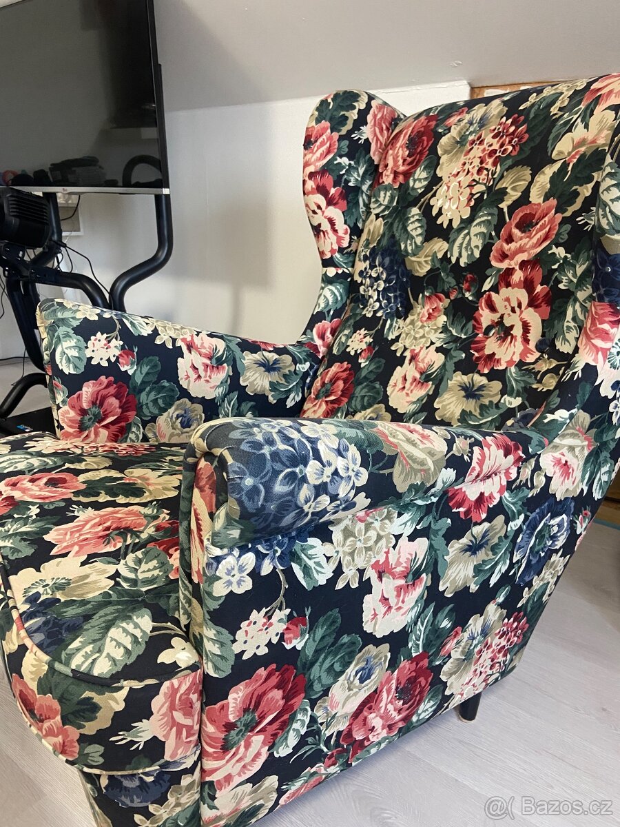 Ušák IKEA strandmon a podnožka - 2