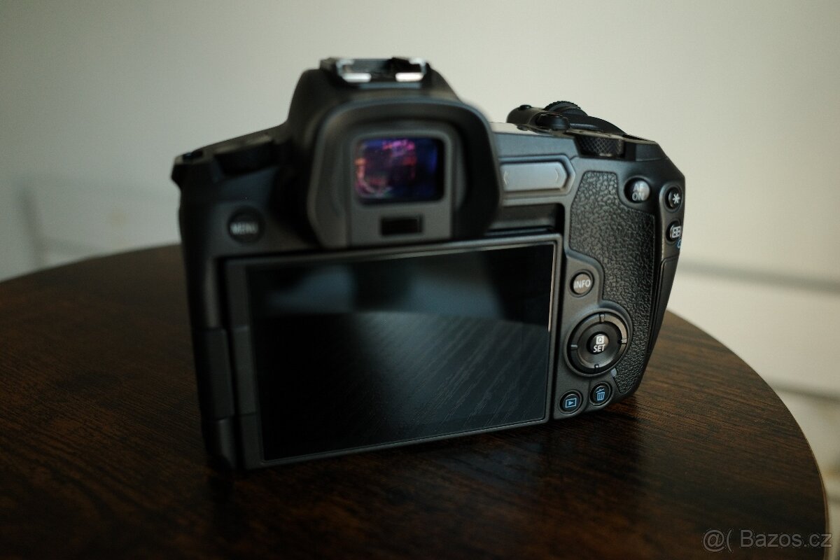 canon EOS R + adaptér - 2