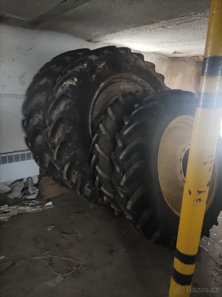 Kultivační kola John Deere - 2