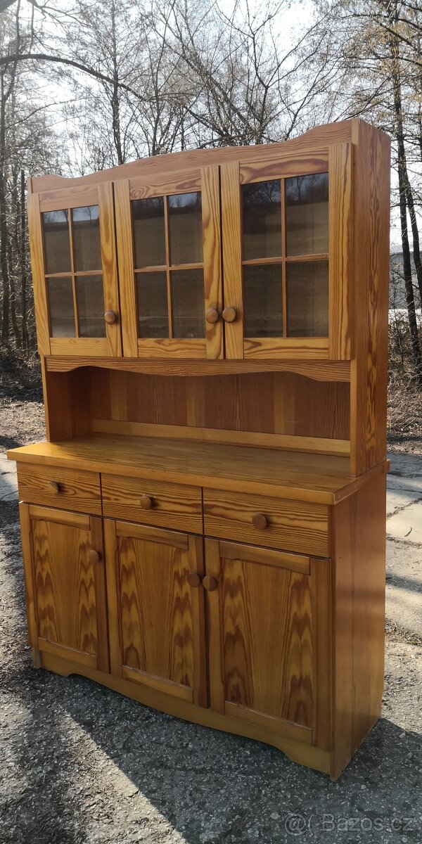 Masivní příborník - 2