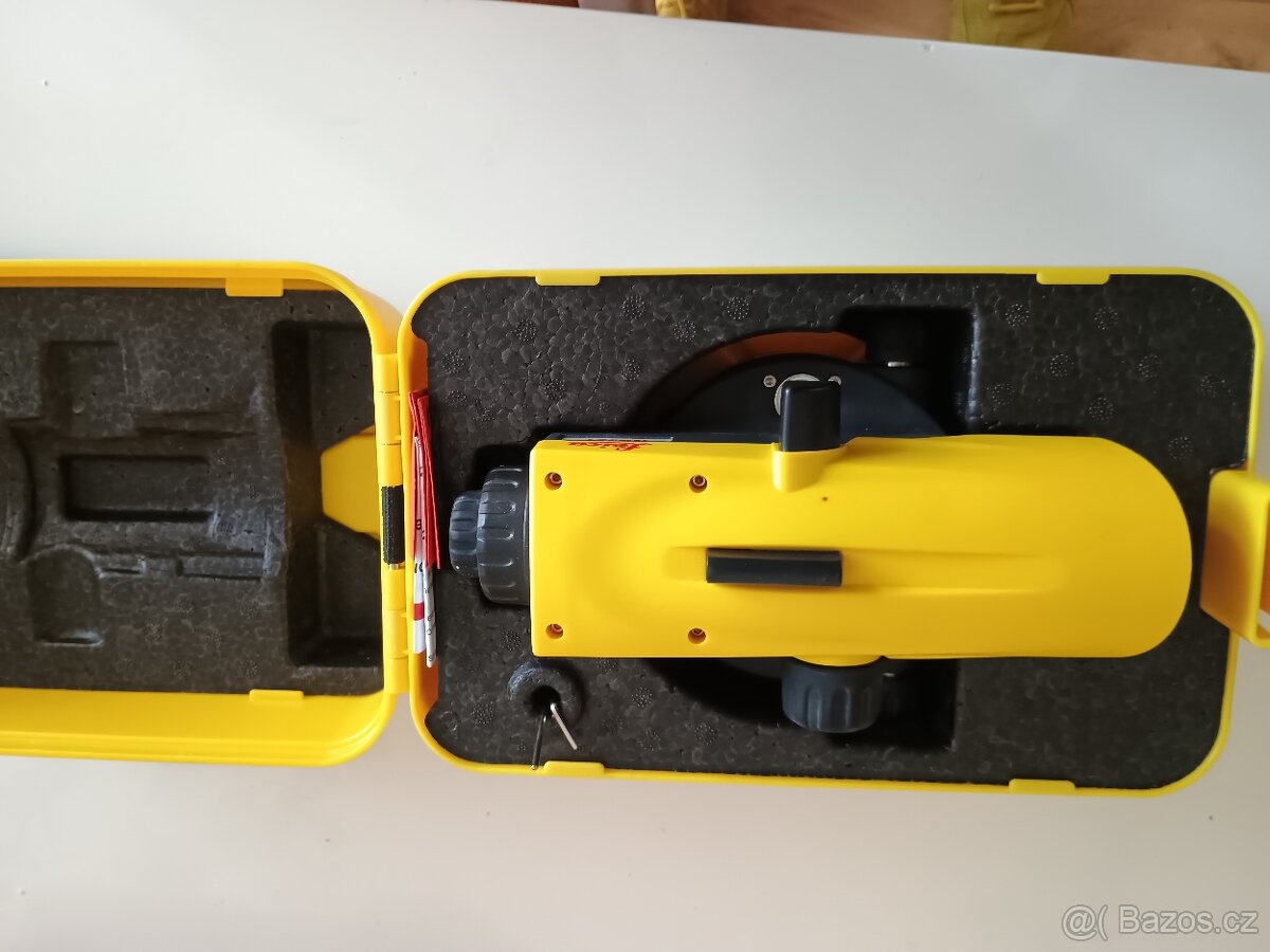 Nivelák Leica NA 324 + teleskopický stativ - 2