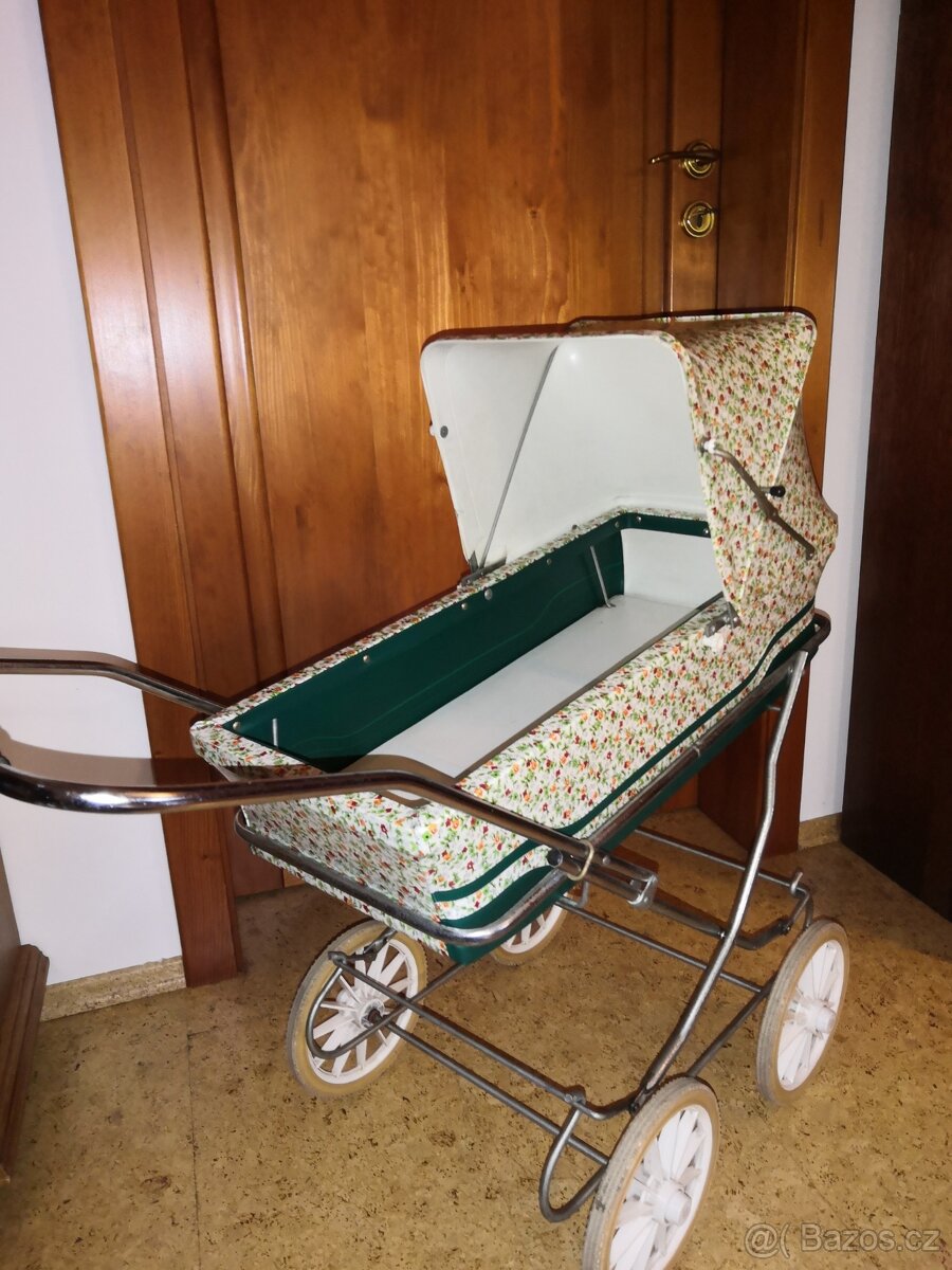 Prodám retro kočárek pro panenky, - 2