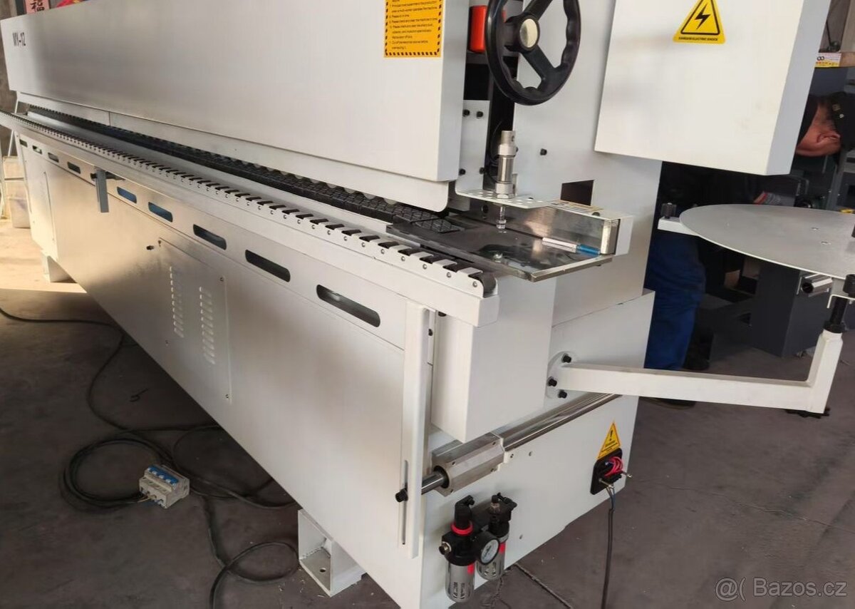 Olepovačka ABS hran . - 2