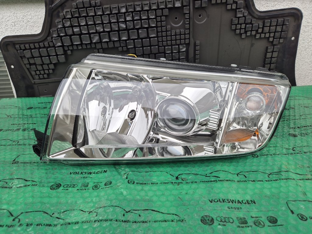 Škoda Fabia I kompletní xenonový světlomet - 2
