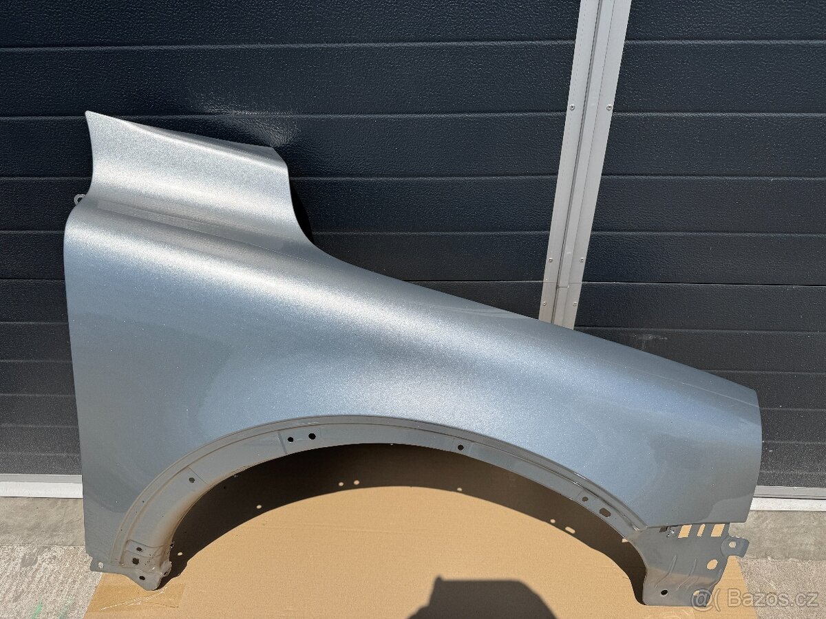 Blatník Volvo XC90 D5 AWD pravý přední, kód barvy 47700 - 2