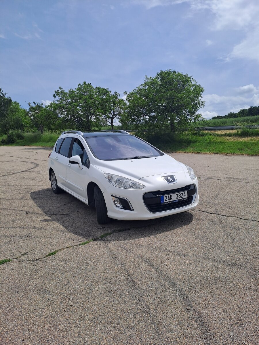 Peugeot 308 SW , rok 2011 , 1.6 benzin - 2