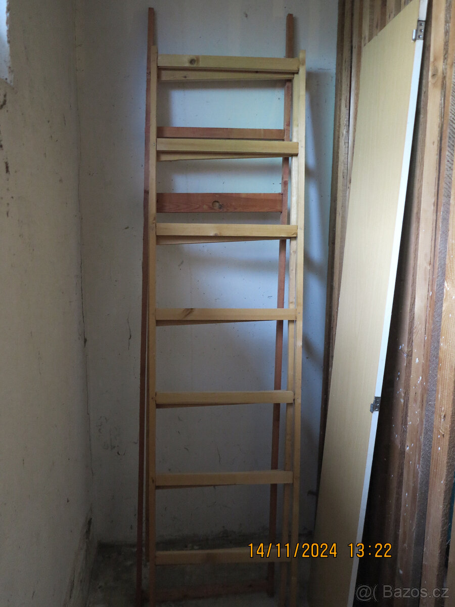 Rozebranou panelákovou vestavnou skřín - 2