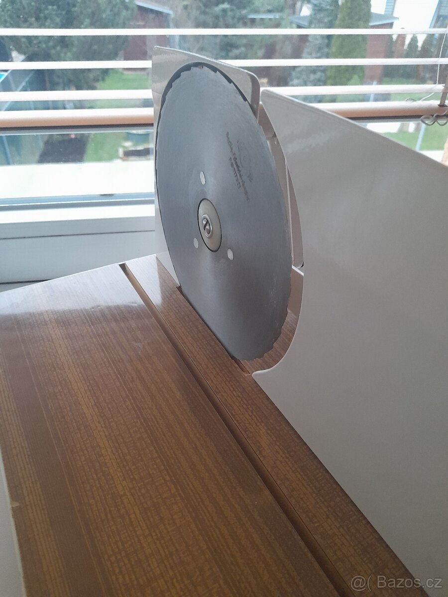 Krajec na chleba - salam - 2