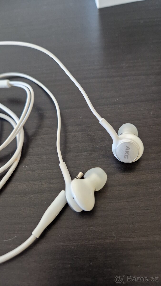 Sluchátka Samsung AKG, bílá - 2