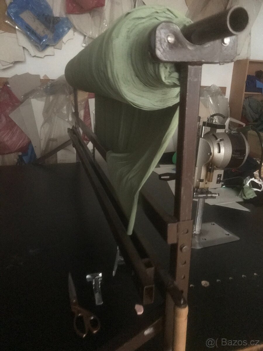 Stůl na pokládání látek - 2