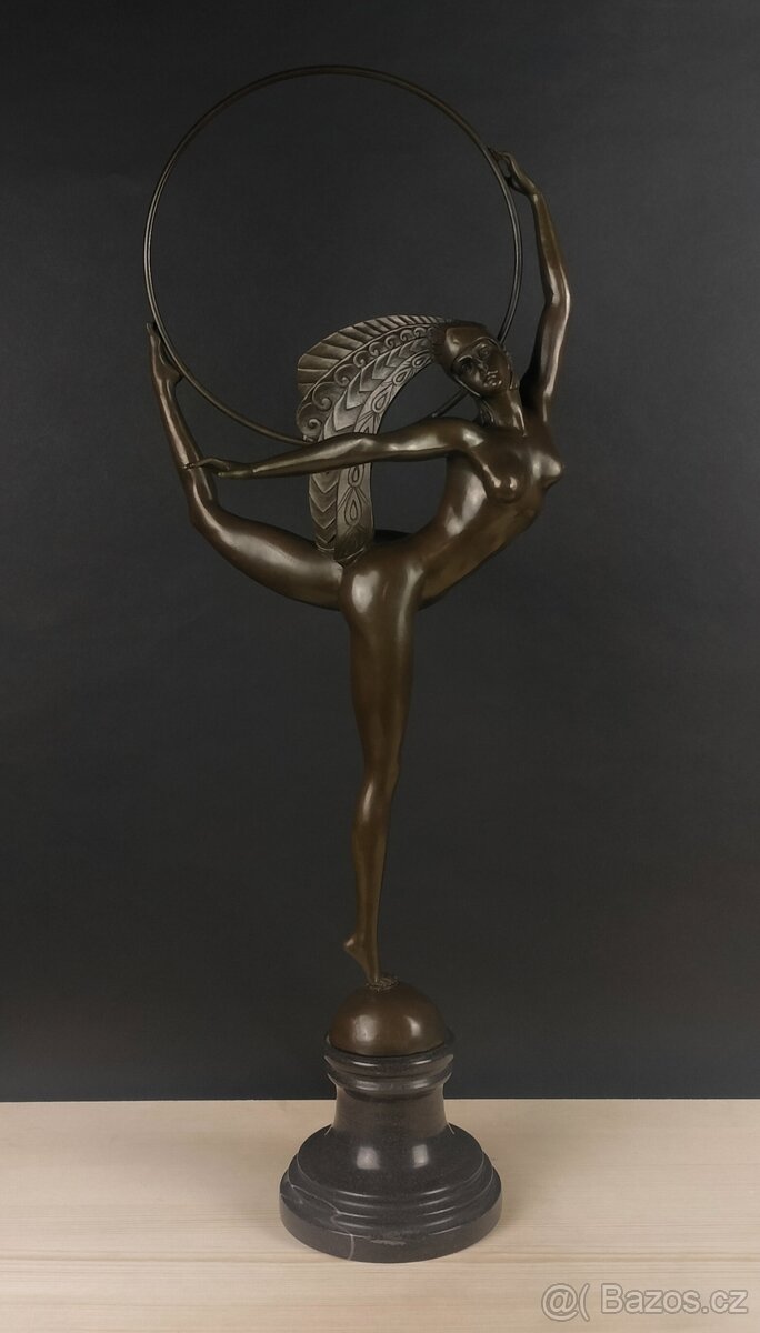 Bronzové sochy - ženské akty - 2