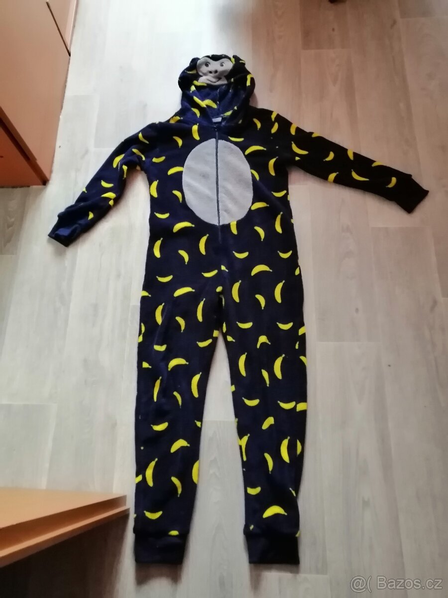 Prodám mikinu, trika, tepláky a overaly - 2