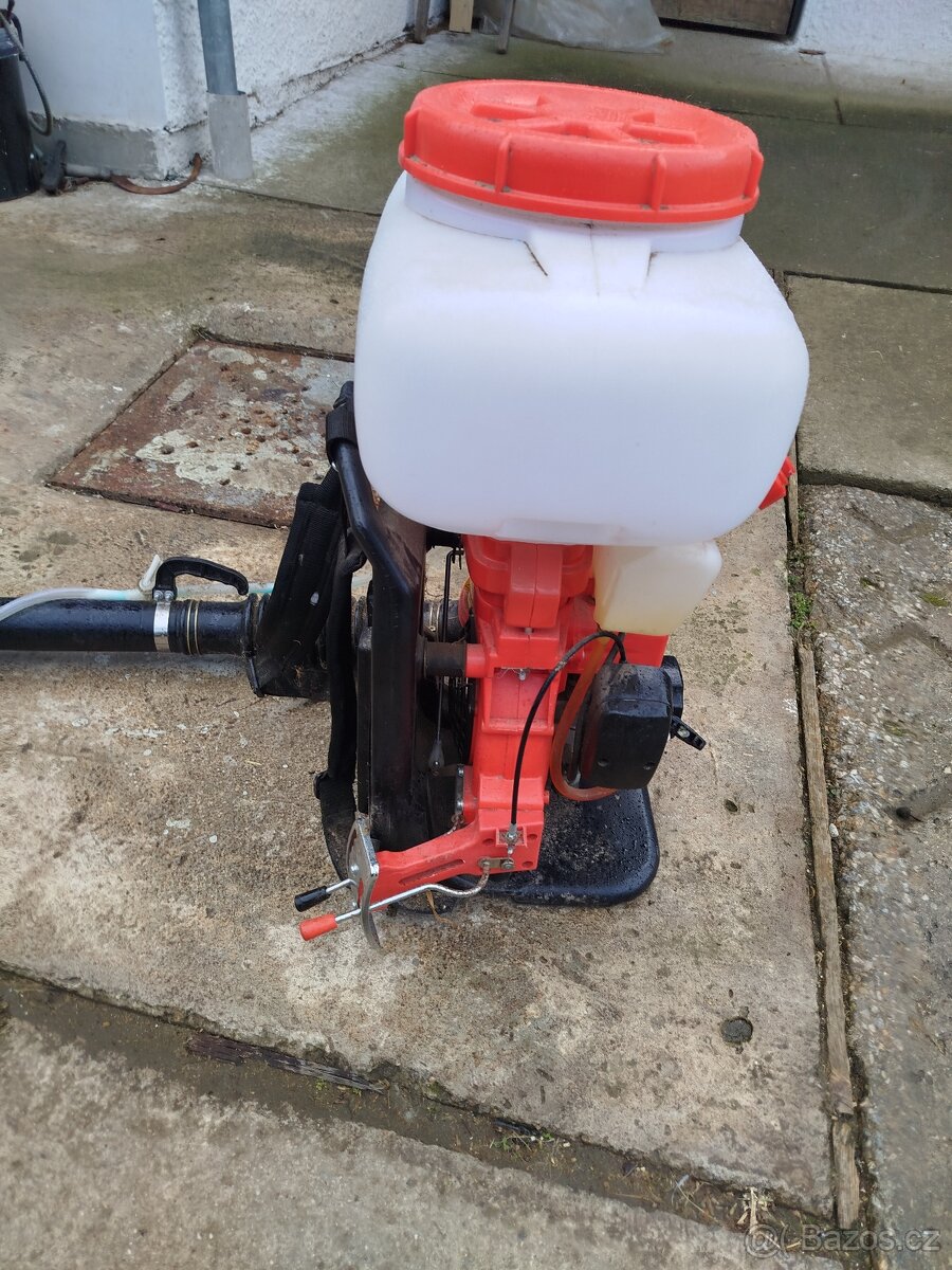 Motorový postřikovač - 2