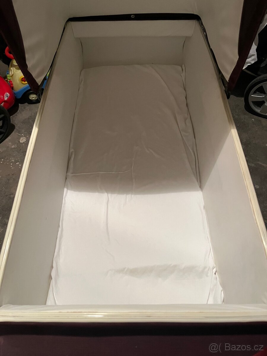 Krásný retro kočárek - 2