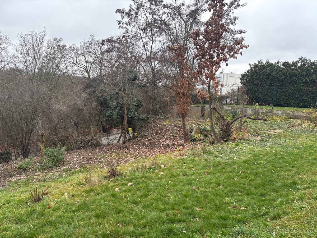 Stavebni pozemek 330 m2 - 2