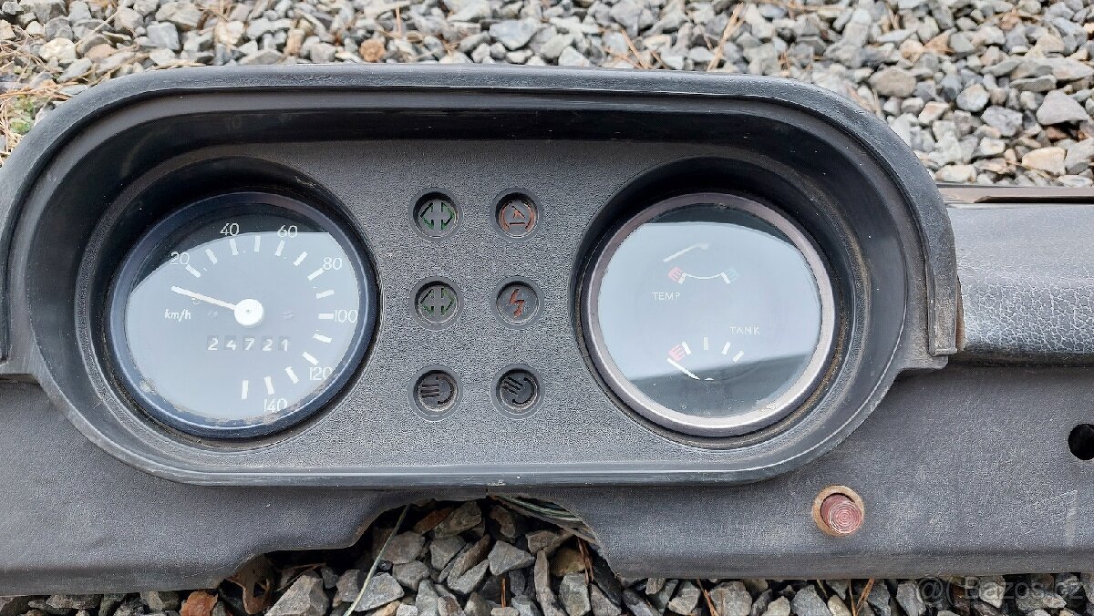 Přístrojová deska s budíky Wartburg - 2