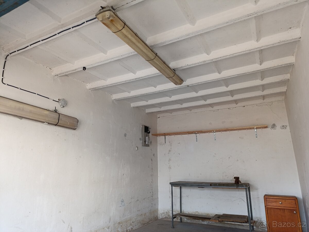 Pronájem garáže u Suchomela - 2