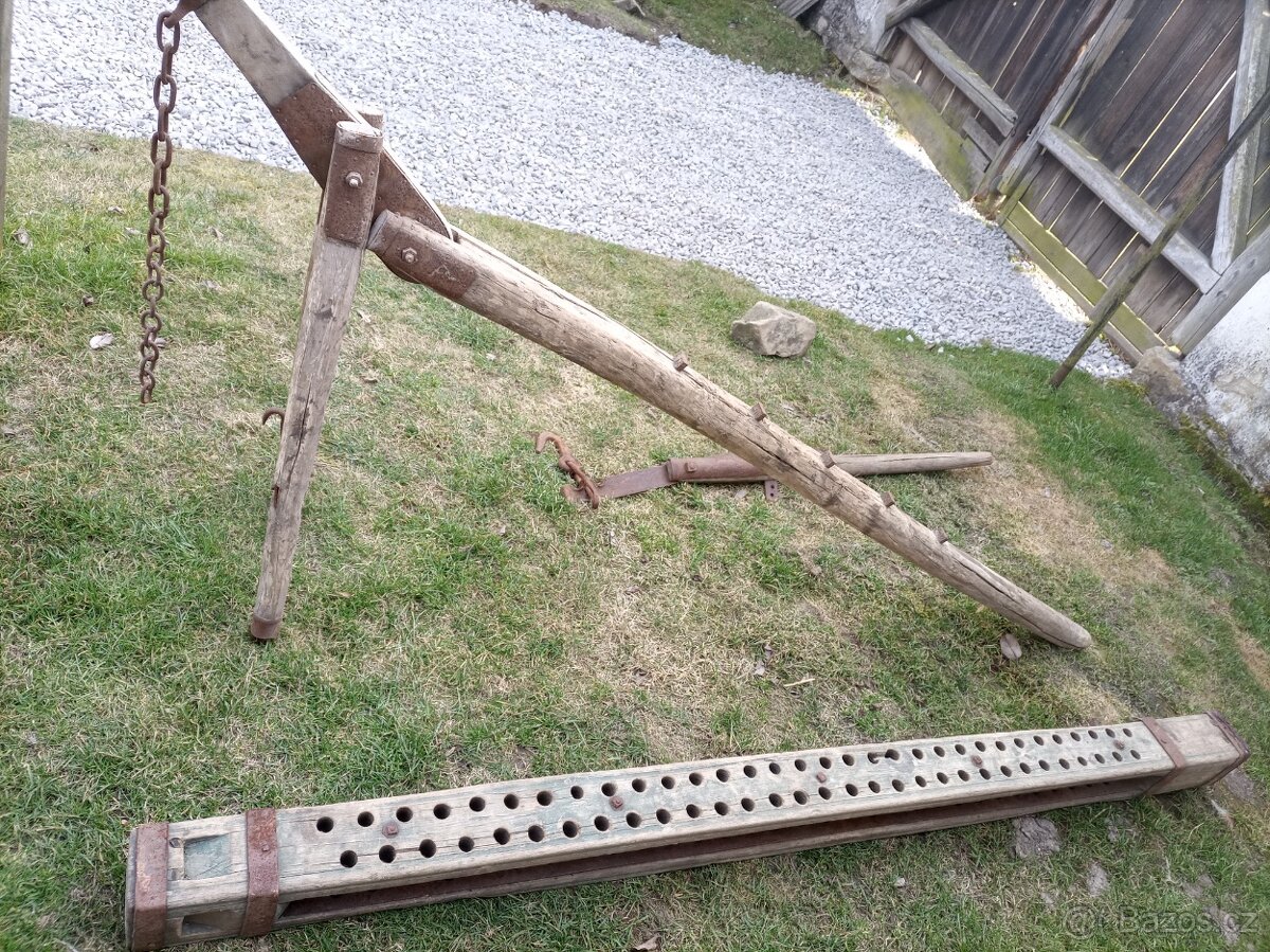 Starý ruční pákový zvedák pokácených stromů - 2