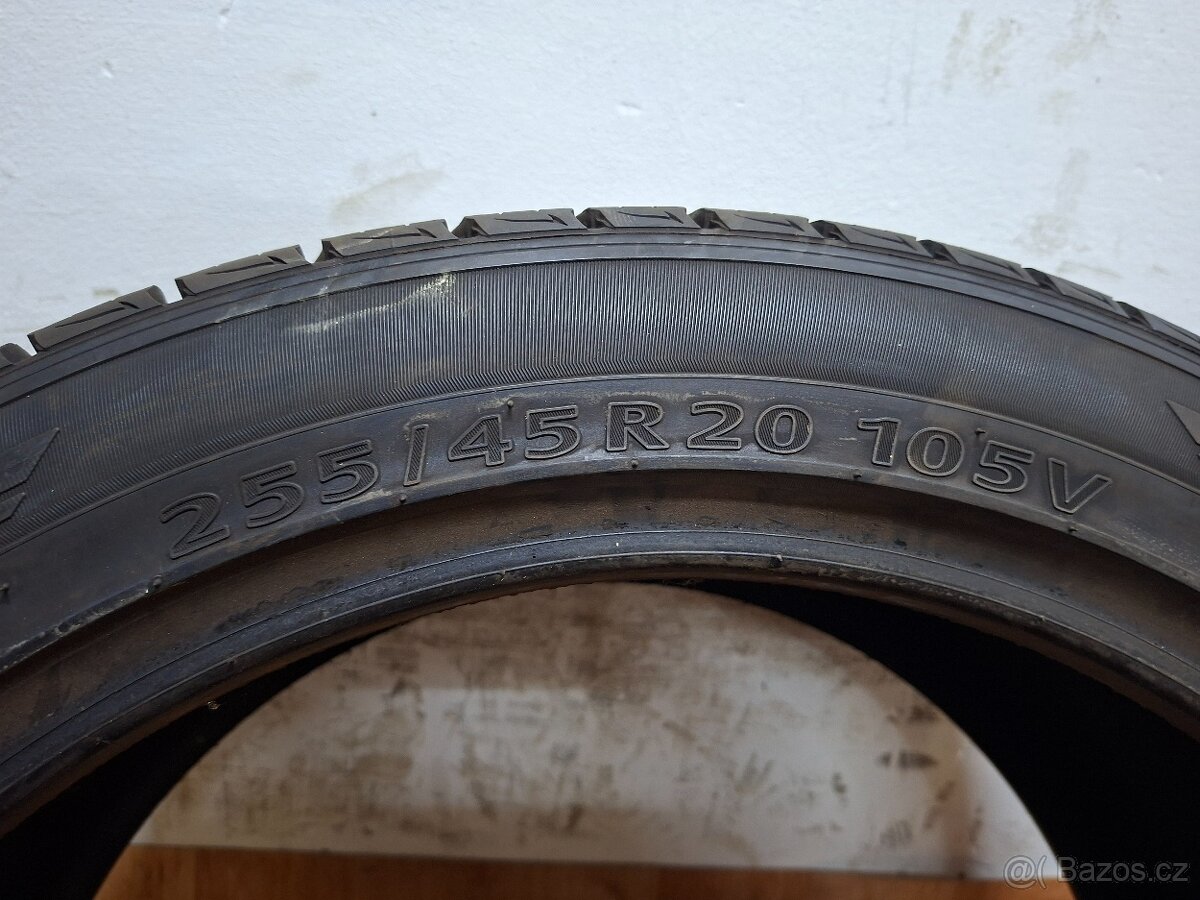 Letní pneu 255/45/20 Kumho, 8 mm - 2