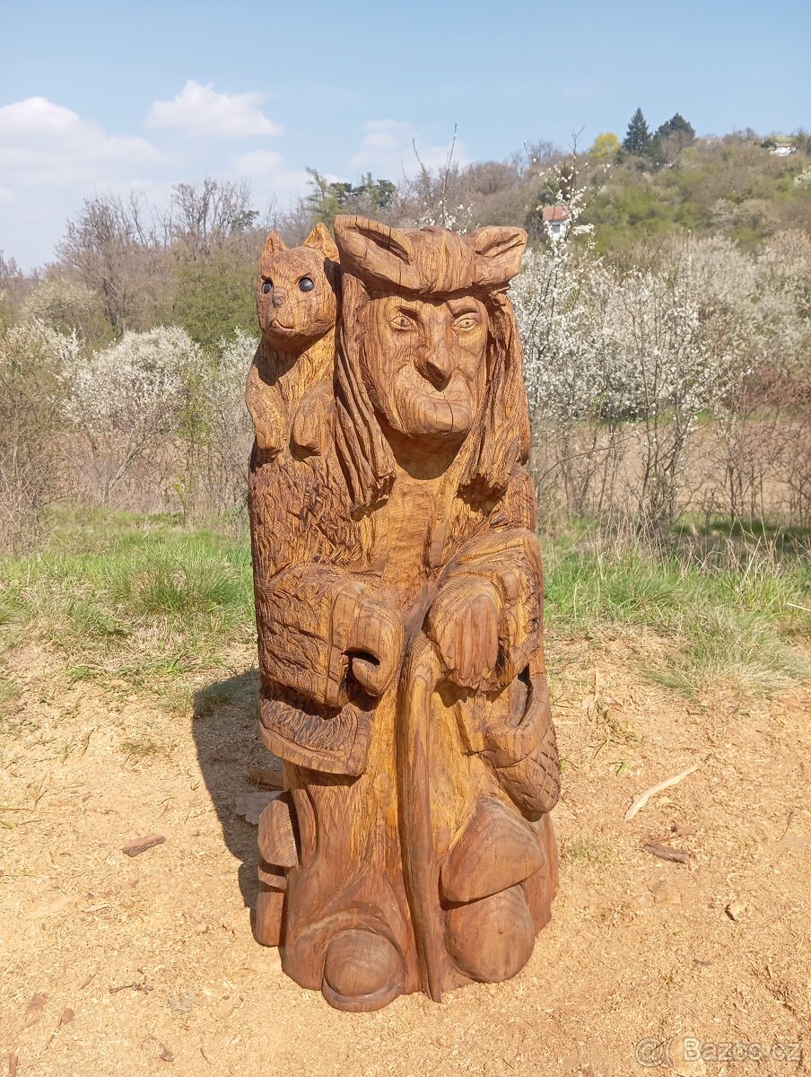 Dřevěná socha čarodějnice - 2