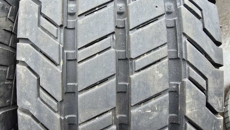 Letní pneu 225/75/16c Continental - 2