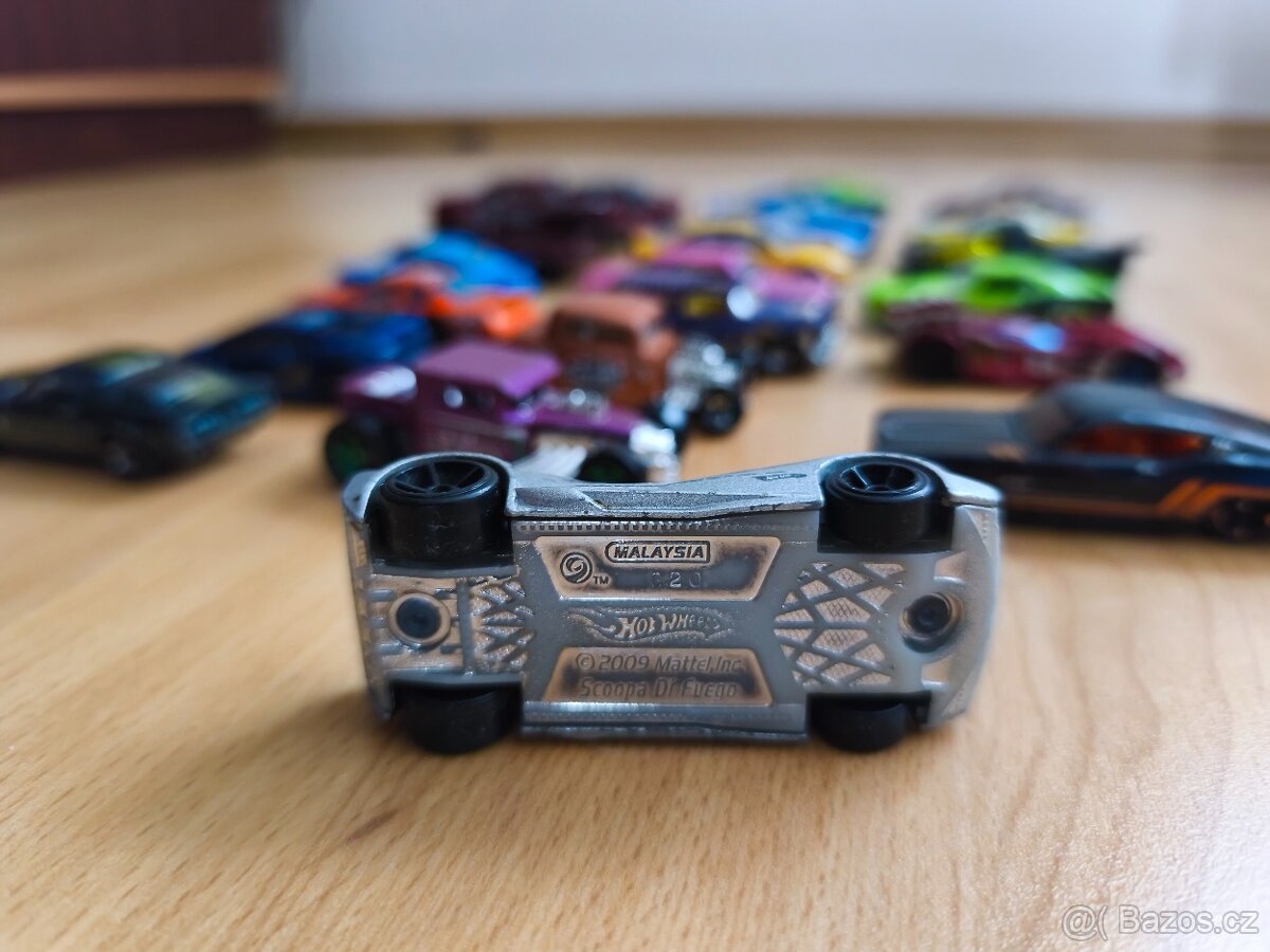 Hot Wheels autíčka 27 kusů - 2