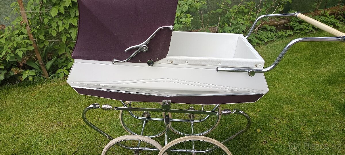 Retro kočárek 1975 - 2