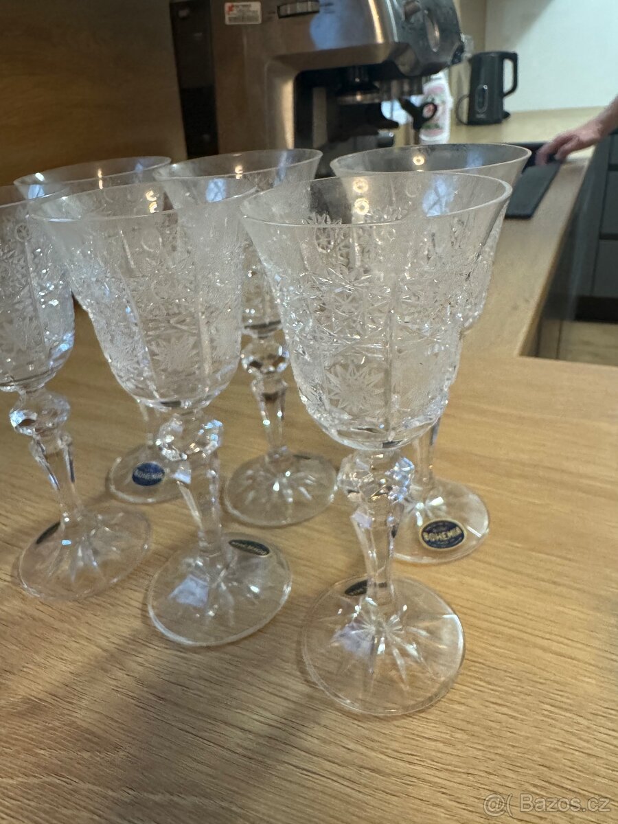 Prodám - broušené sklenice na stopce - 6 ks - 2
