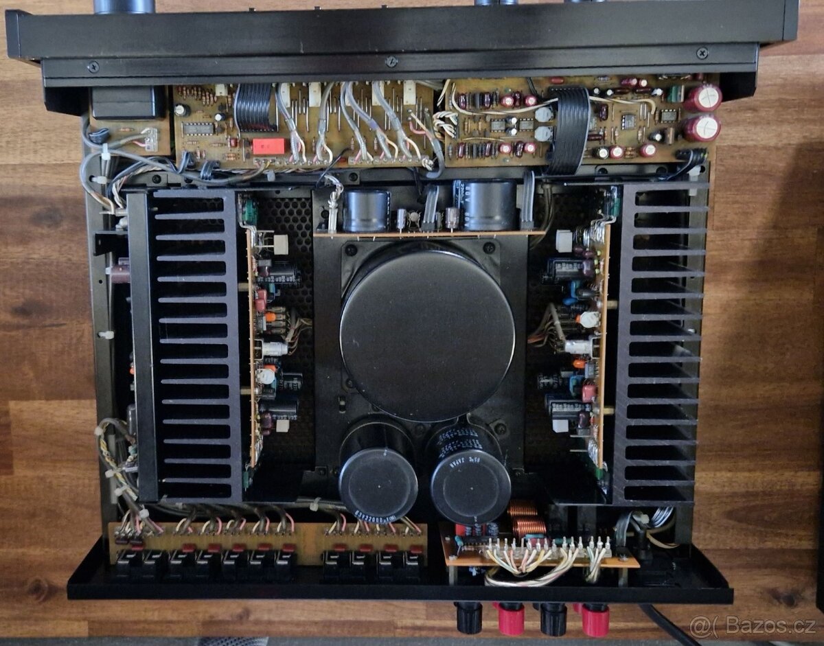 Accuphase e-205 integrovaný zesilovač - 2