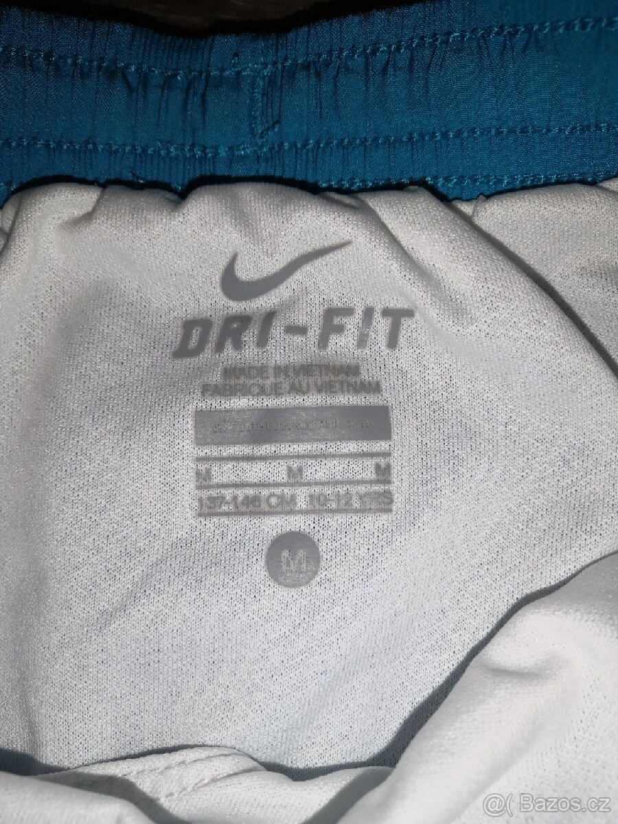 Dívčí kraťasy Nike vel. M (10-12let) - 2