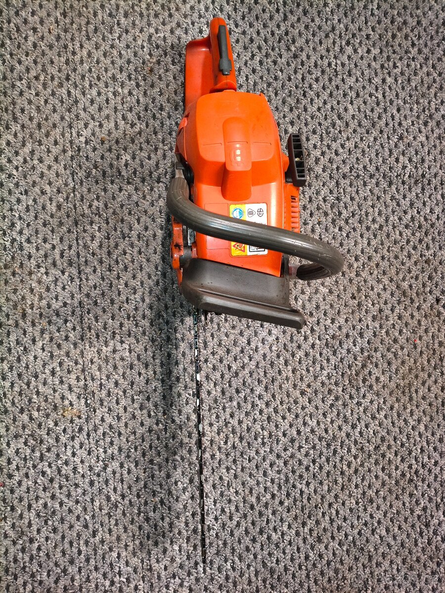 Motorová pila Husqvarna - 2