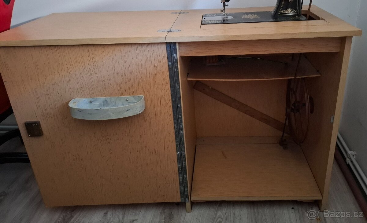 stolek pro šlapaci šicí stroj, rozkladaci - 2