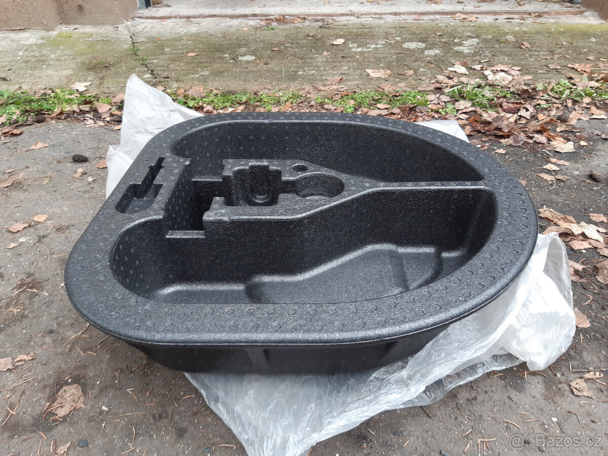 Ford Focus MK3 - vložka prostoru rezervního kola - 2