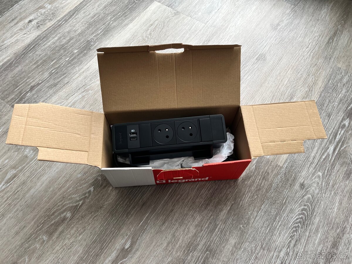 LEGRAND INCARA On Desk stolní zásuvkový modul s nabíječkou - 2