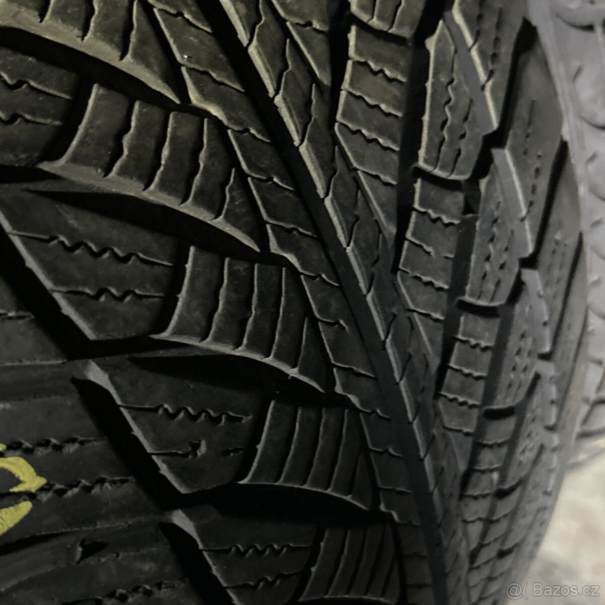Zimní pneu 245/45 R18 100V Goodyear 6,5-7mm - 2