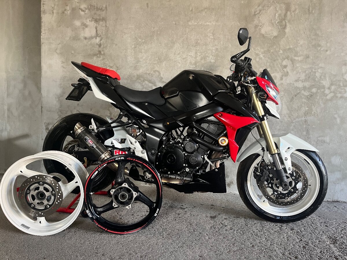 suzuki gsr 750 - 2