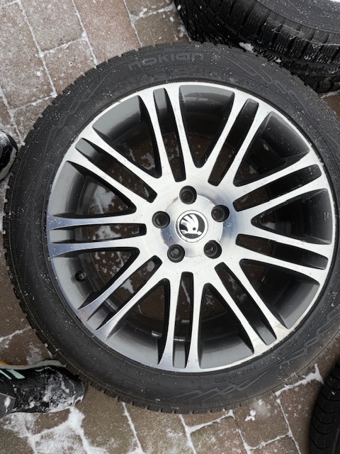 Zimní pneu 235/45R18 98V Nokian , 5/112 - 2