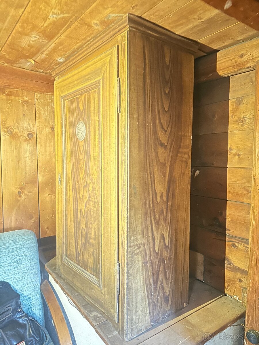 Starožitný nábytek - 2